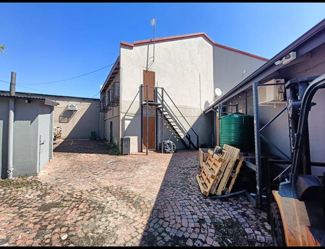 420M² BUILDING FOR SALE IN BO-DORP